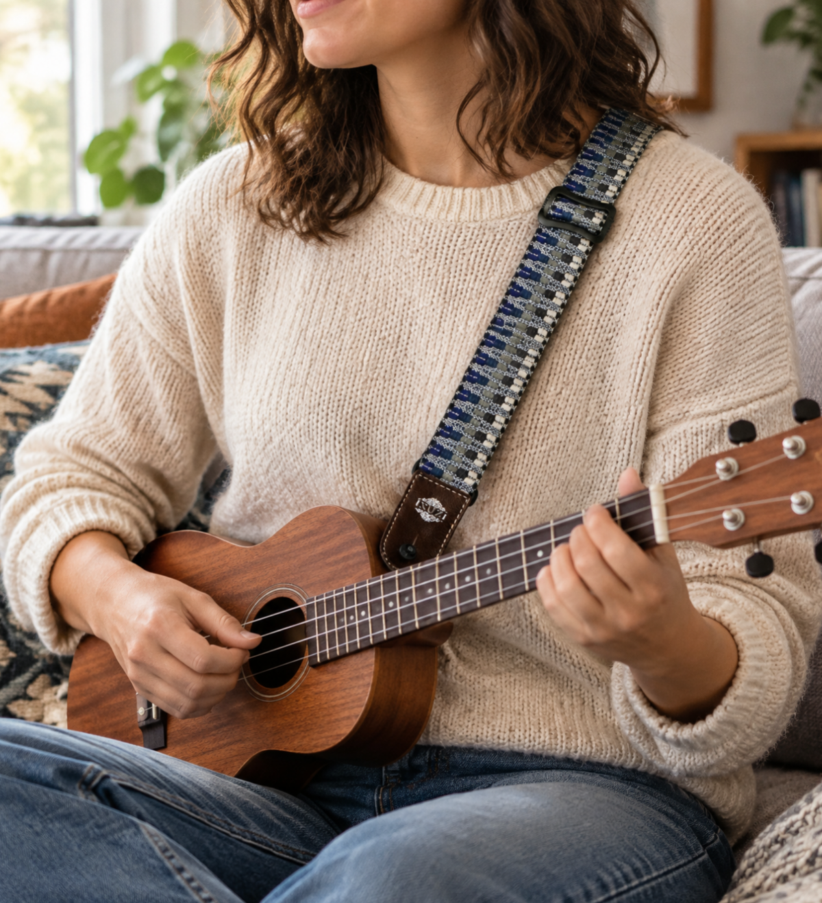 ISUZI UKLL-50 Premium Black/Blue Pattern Ukulele Strap